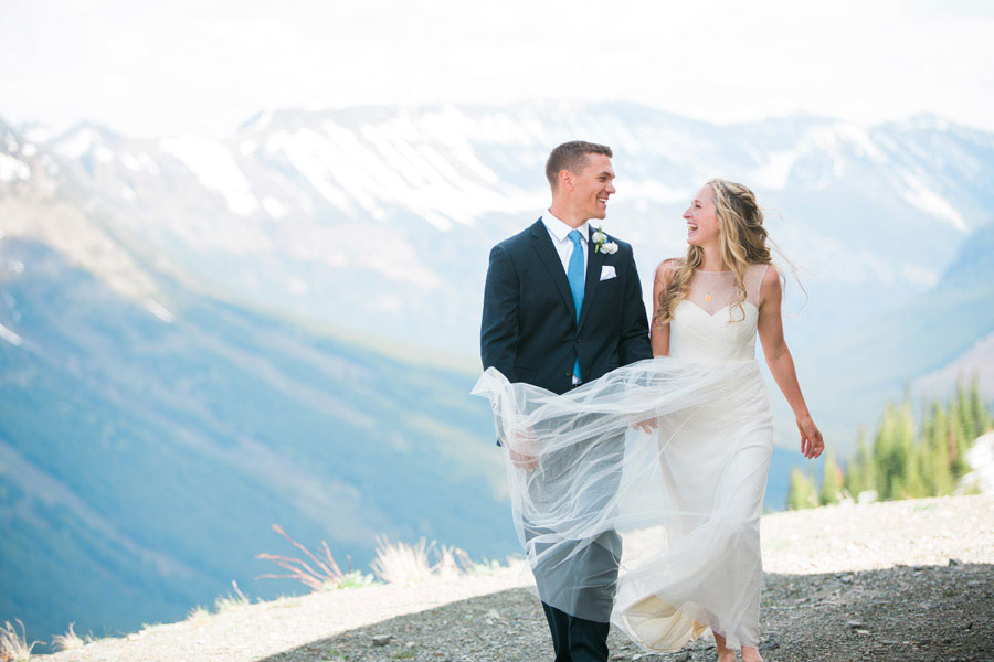 How to Choose An Elopement Photographer for Calgary Wedding Photography?