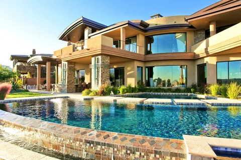 How  to Buy Luxury Apartment in Gulberg-Lahore?